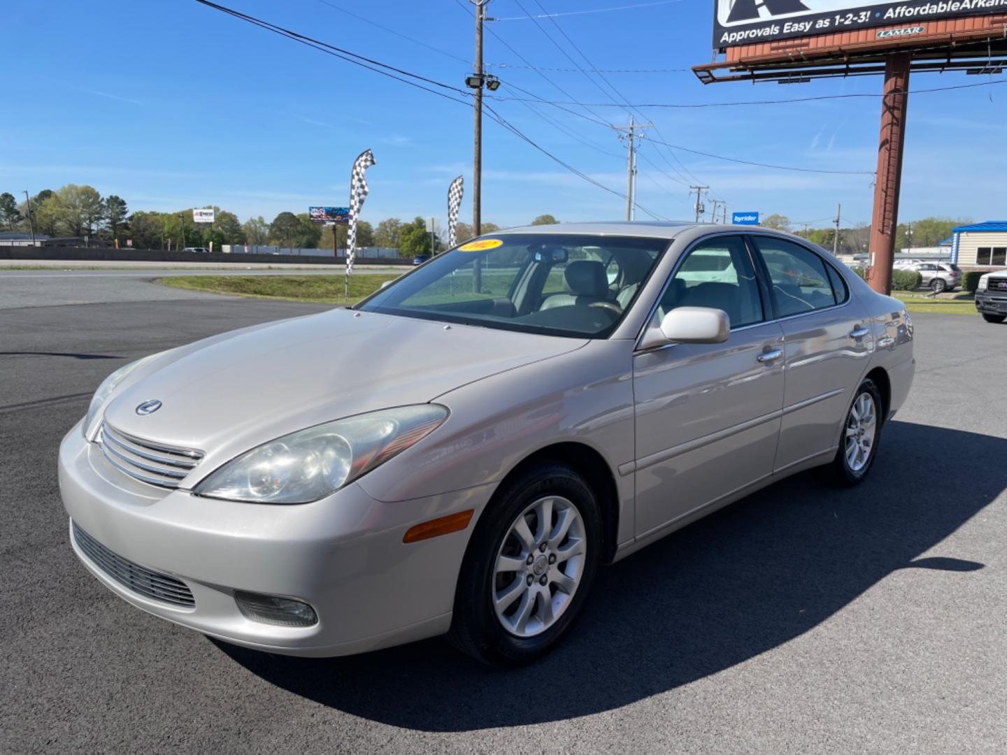 2002 Silver Lexus ES (JTHBF30GX20) with an V6, 3.0 Liter engine, Automatic, 5-Spd w/Overdrive transmission, located at 8008 Warden Rd, Sherwood, AR, 72120, (501) 801-6100, 34.830078, -92.186684 - Photo#3